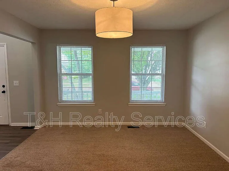 6609 Smithfield Dr — Photo 5