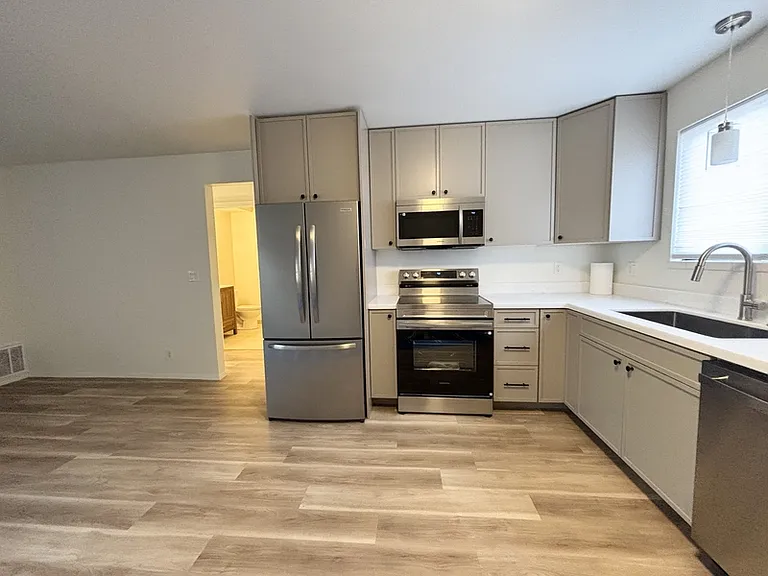 1583 E Stratford Ave #2 — Photo 17