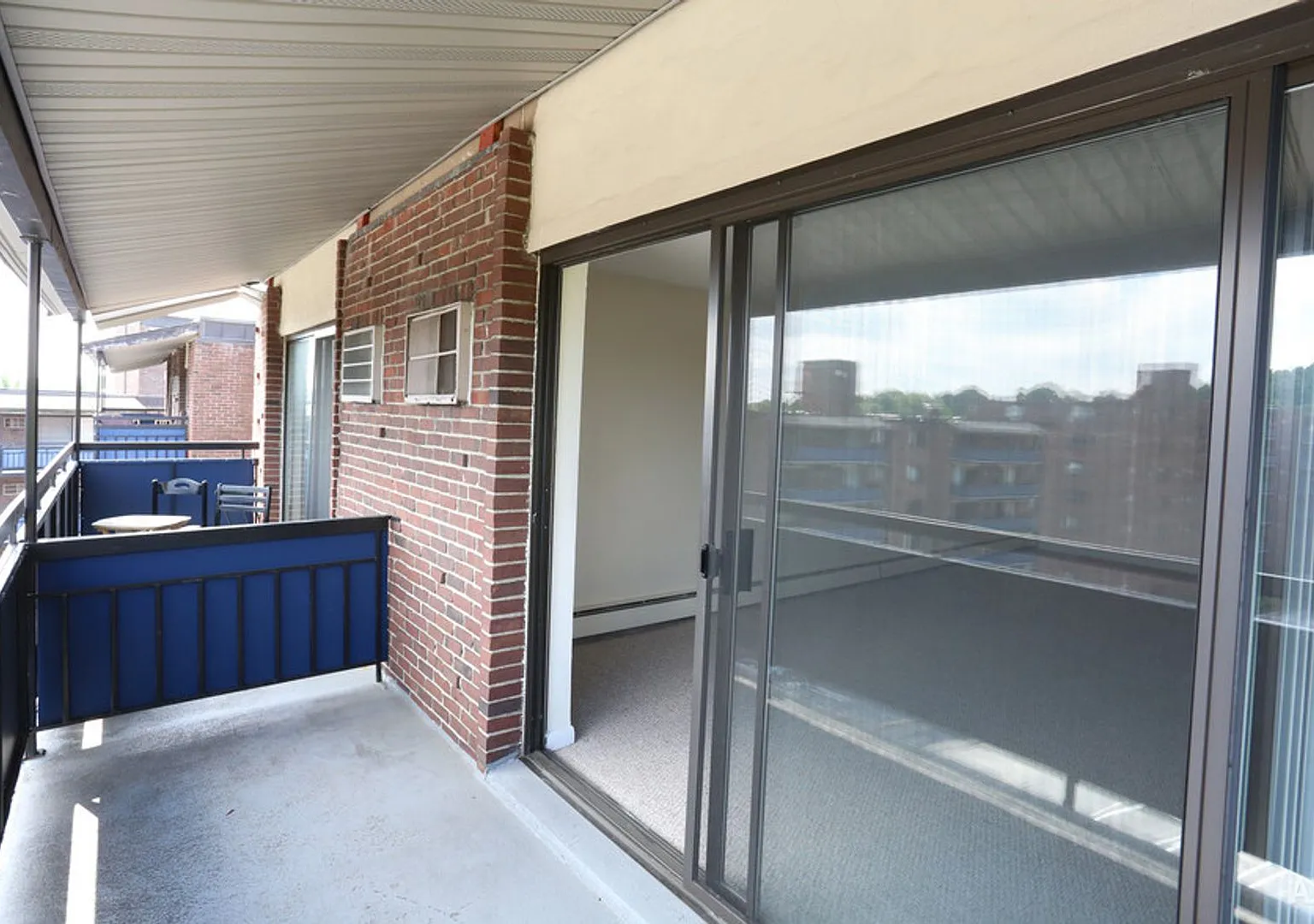 2-Bed 2-Bath Watertown Square * Heat & Hw Incl — Photo 3