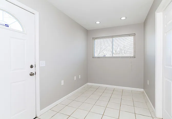 11718 Hamlet Rd — Photo 8