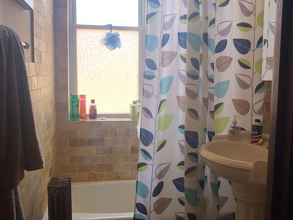 2nd image of 4755 N Sawyer Ave