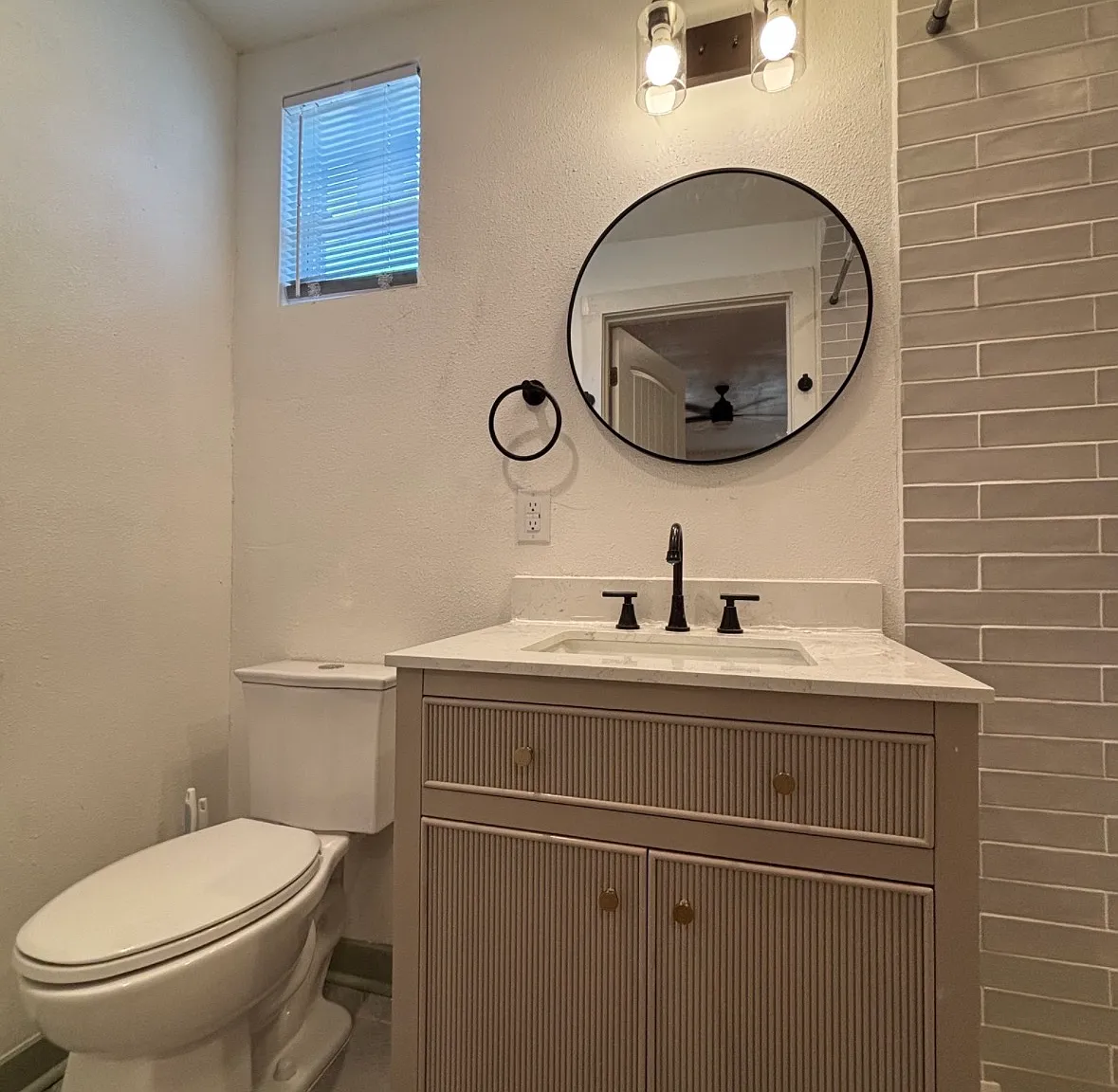 2 bed, 975 sqft, $1,575 — Photo 3