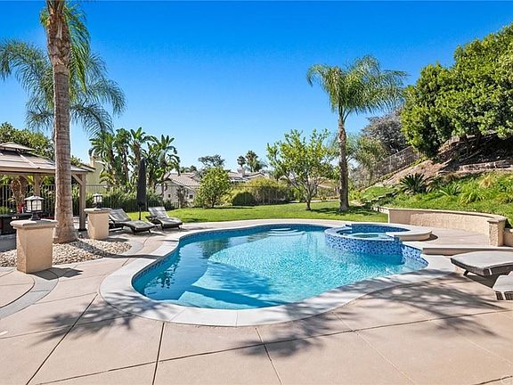 5th image of 858 S Blue Vista Cir