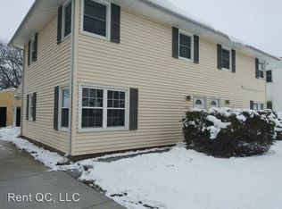 1021 11th St, Silvis, IL 61282