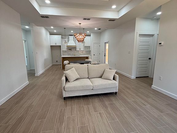 4th image of 5704 Bramble Ln