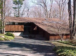 21 Continental Dr, Ridgefield, CT 06877