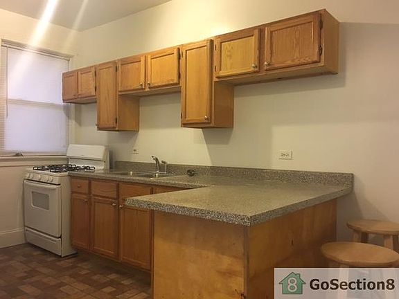4th image of 11002 S Vernon Ave