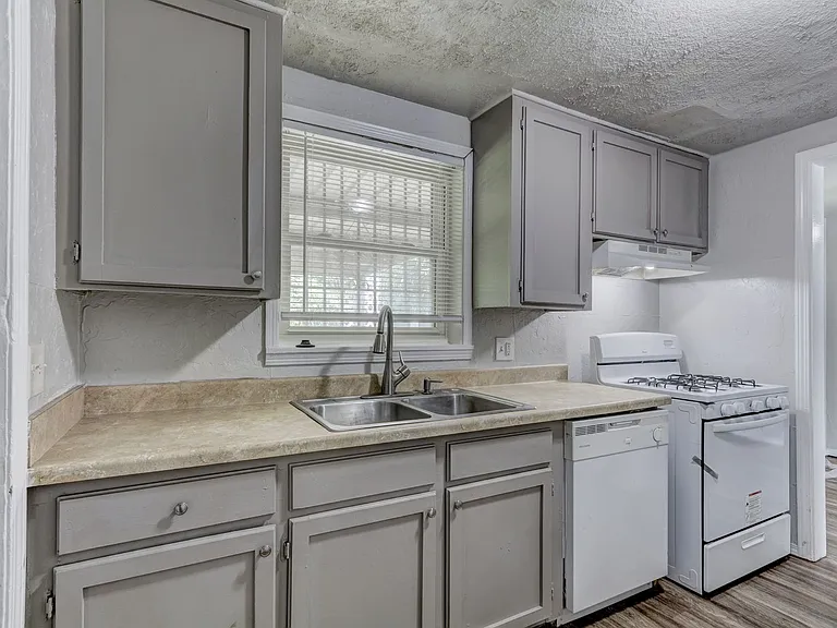 1904 Cherry Ln — Photo 23