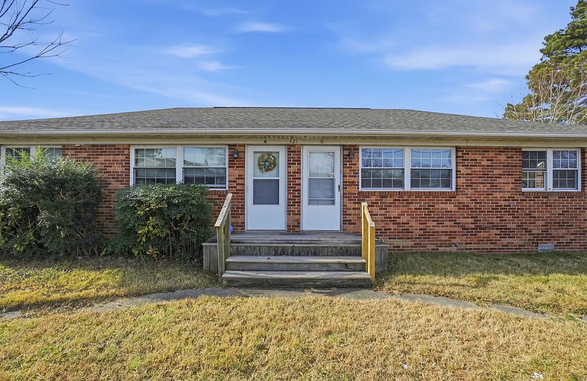Building Photo - 421 West Ln #A