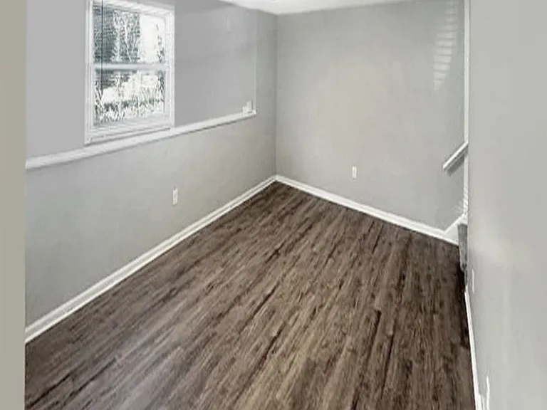 2077 Andrew St SE — Photo 10