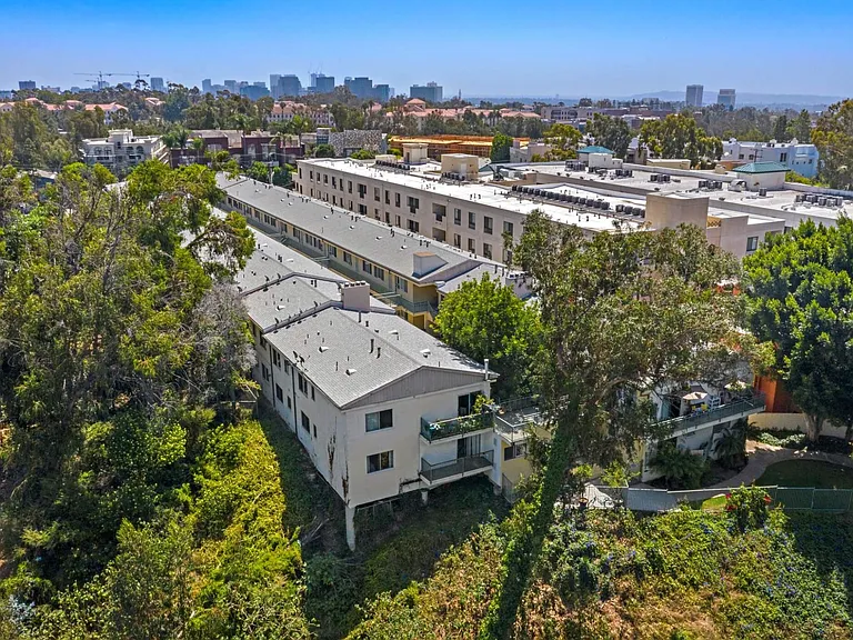 Brentwood by the Park — Photo 22