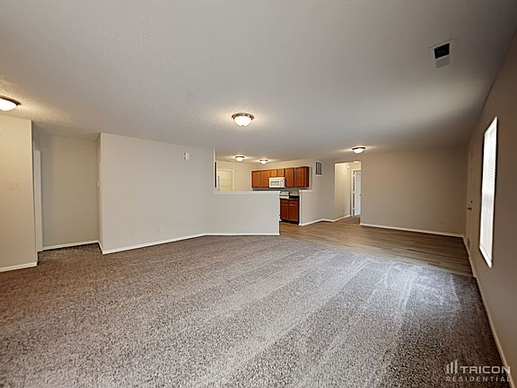 3rd image of 859 Olmsted Dr