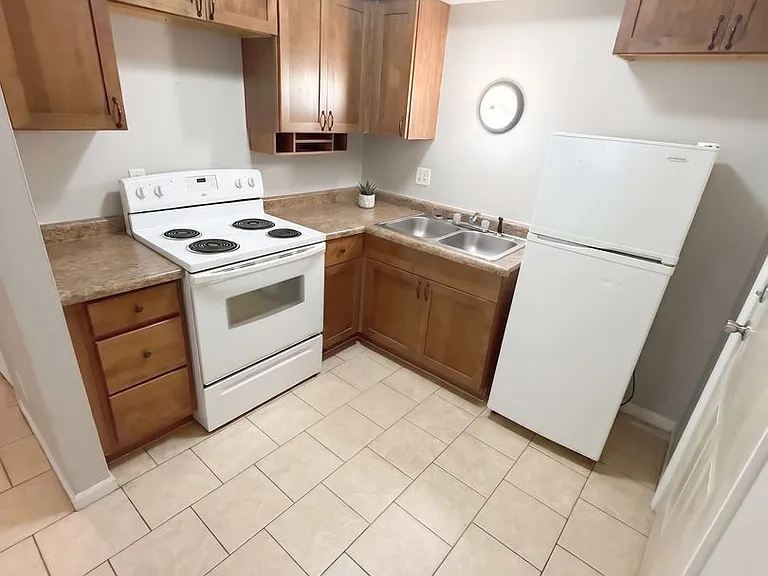 217 NW College Ave — Photo 10