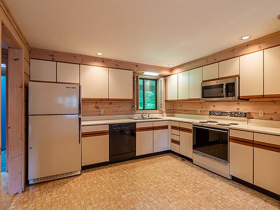 3rd image of 8920 Sage Hill Road #20