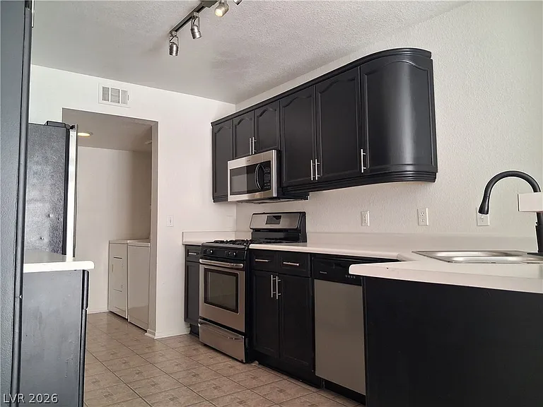 8023 Simone Ave — Photo 5