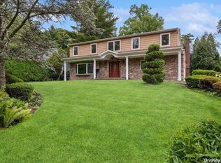 29 Woodland Rd, Roslyn, NY 11576