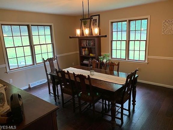 4th image of 2754 Pine Dr NE