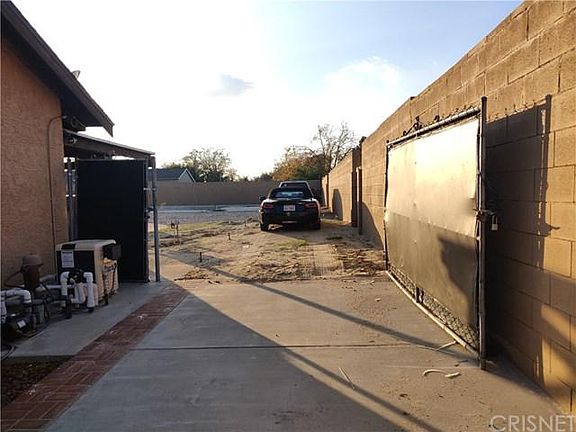 3rd image of 8635 Hayvenhurst Ave