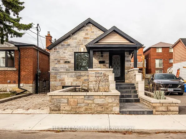 2 Birch Tree Cres, Toronto, ON M6M 2K8