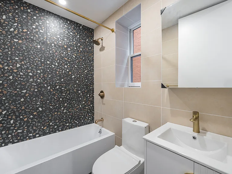 376 Montgomery St #1F — Photo 7