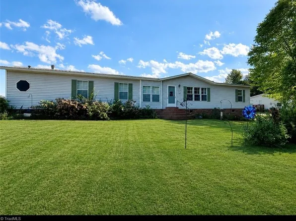 6350 Sheringham Dr, Tobaccoville, NC 27050