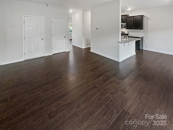 3rd image of 423 Grantham Ln