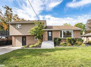 262 Duckworth St, Barrie, ON L4M3X2