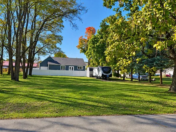 3755 Center St, Ravenna, MI 49451