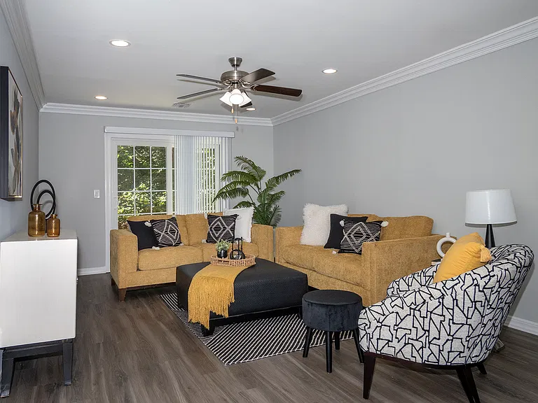 Fairfield Townhouses at Holbrook — Photo 6