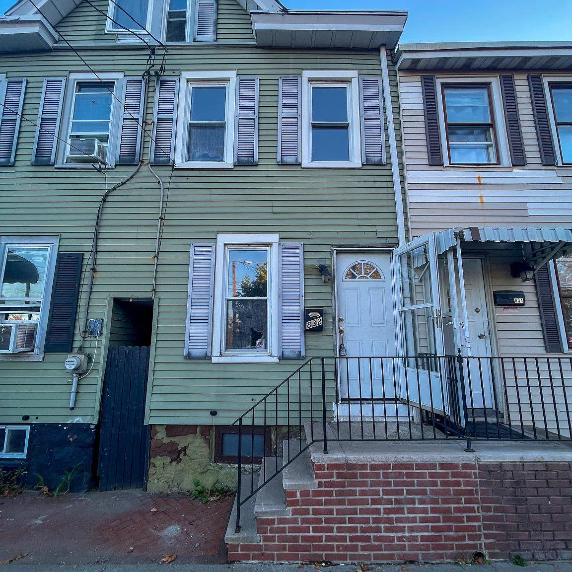 3 bed, 1.0 bath, 1422 sqft, $2,000 — Photo 1