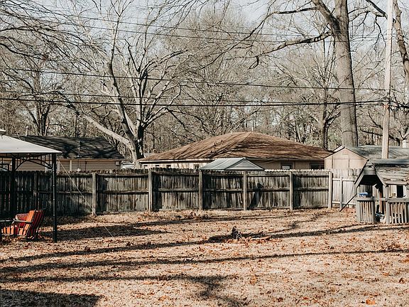 Spacious fenced-in back yard.