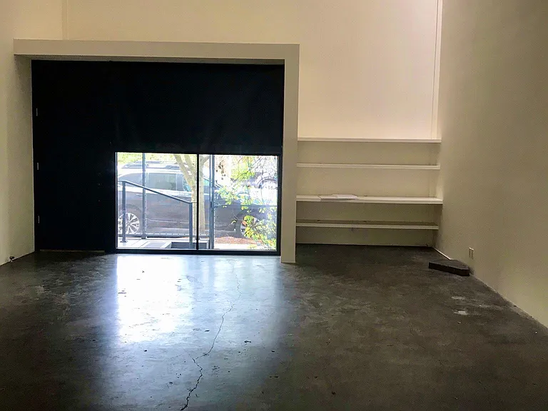 5214 N Williams Ave — Photo 2