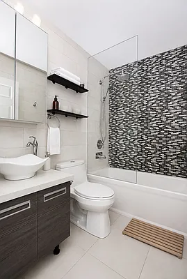 Bathroom, photo 1