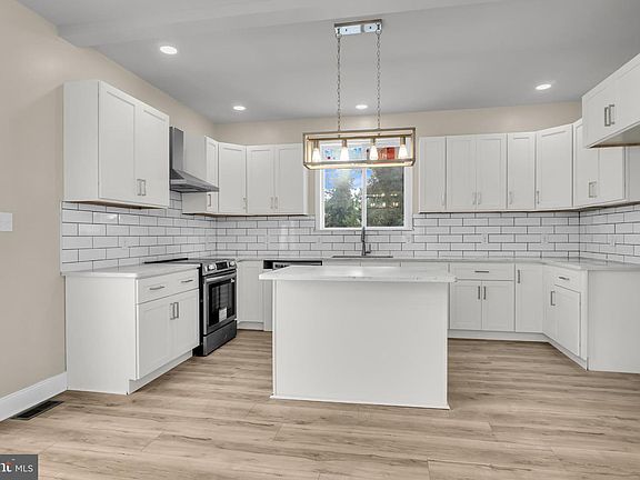 2nd image of 1716 Liggett Ave