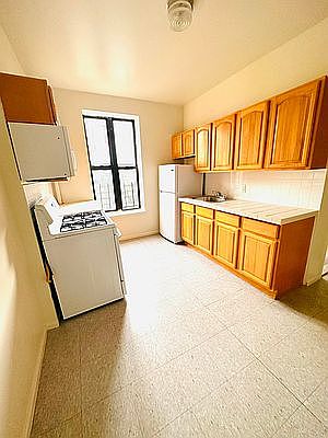 3rd image of 786 E 152nd St APT 14