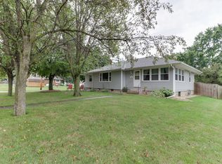 102 S Grant Ave, Stanford, IL 61774