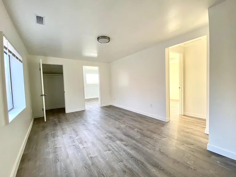 4457 Whitman Ave N — Photo 12