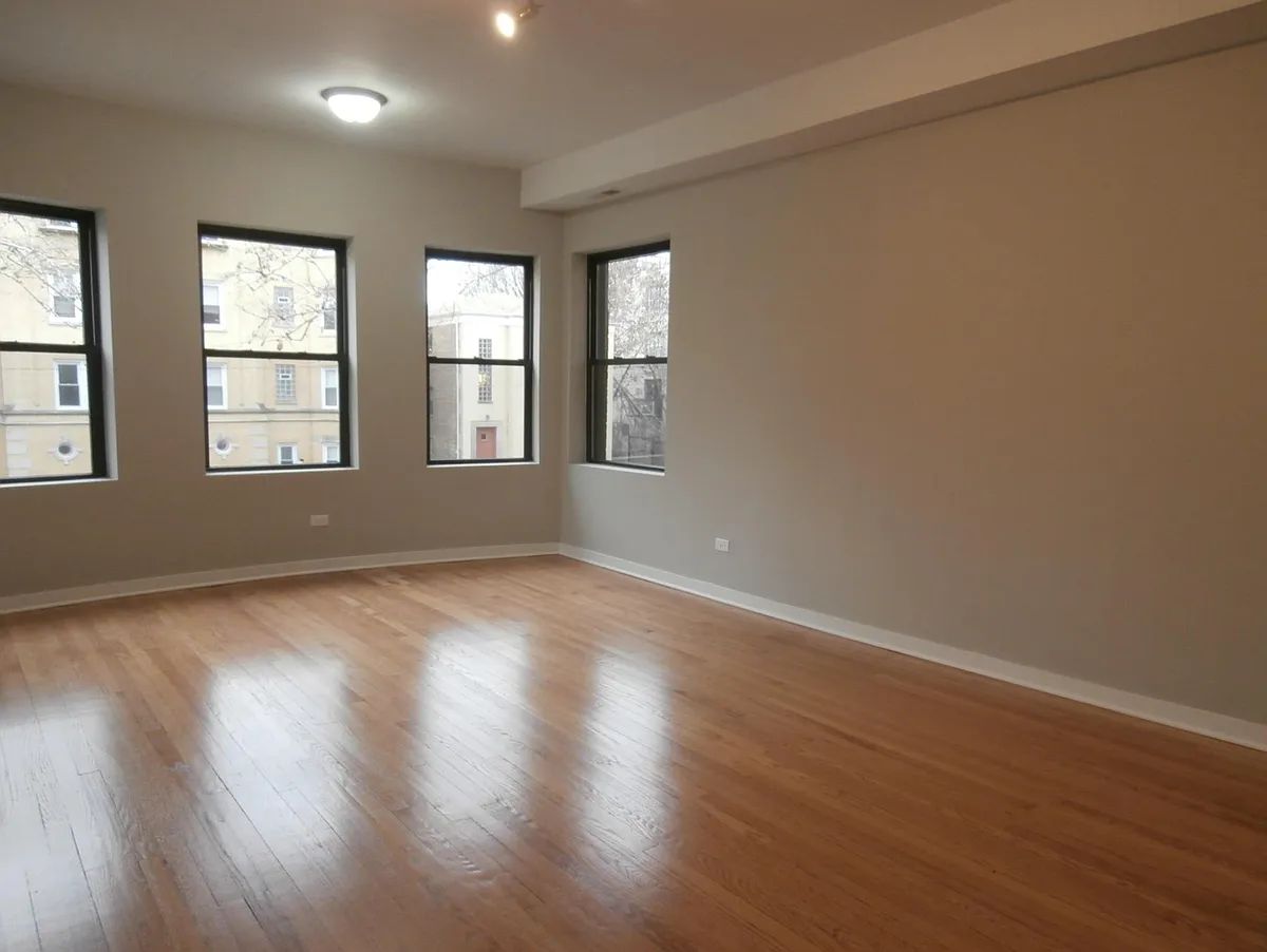Bright Windows - 2323 W Arthur Ave #2