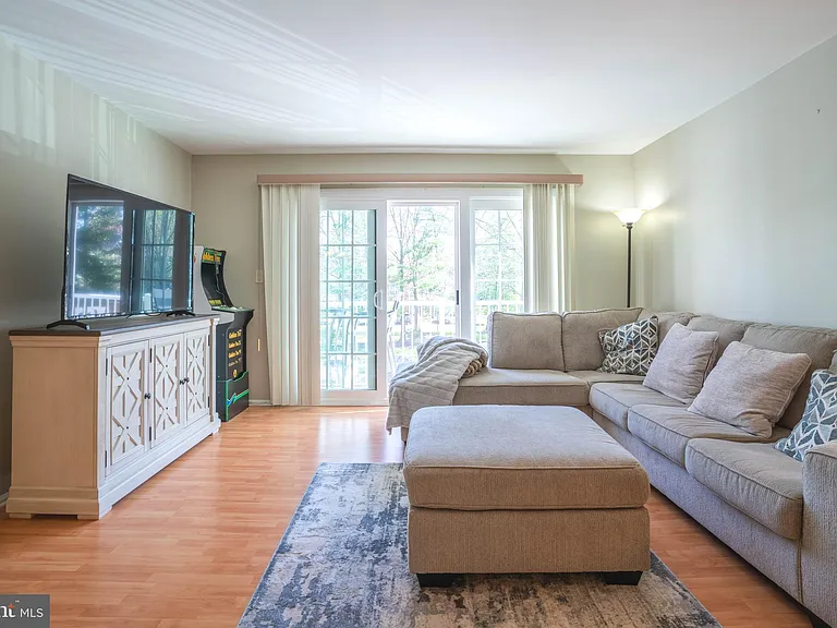 27 Chambord Ct — Photo 5