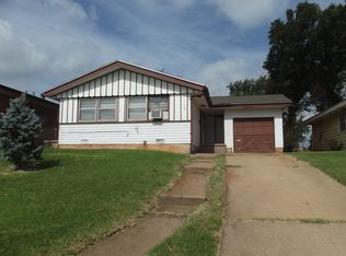 708 N 5th St, Clinton, OK 73601