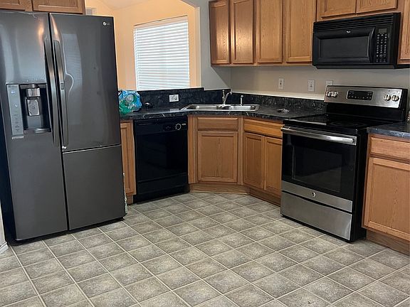 4th image of 1113 Manhassett Ct