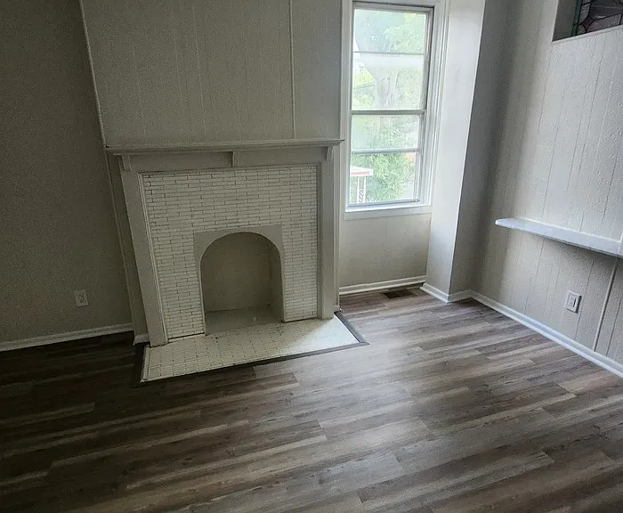 1008 Collier St — Photo 8