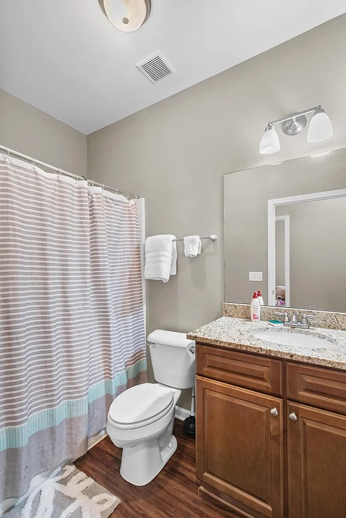 3 bed, 100 sqft, $1,595 — Photo 3
