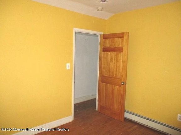4th image of 137 Seabreeze Ave