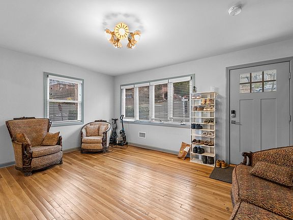 3rd image of 755 Oak St