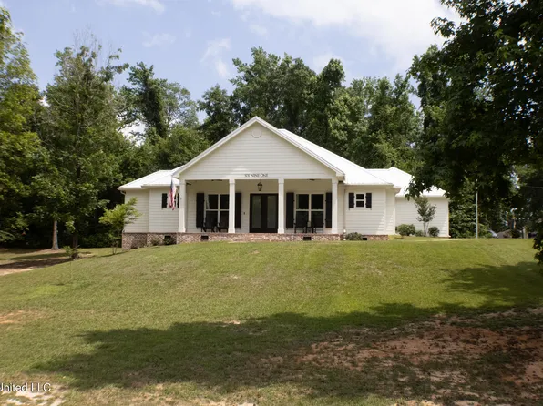 691 Apona St, Diamondhead, MS 39525