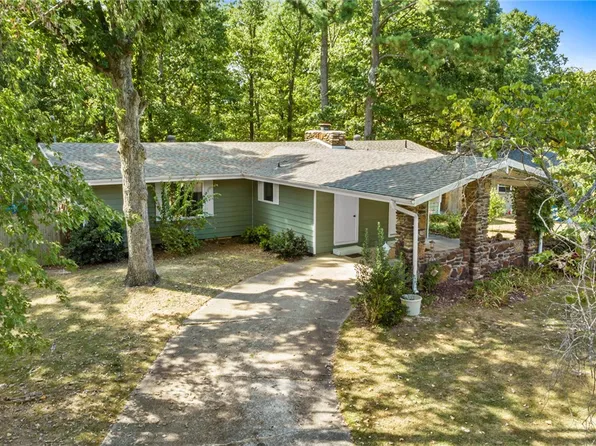 4 Garrison Ln, Bella Vista, AR 72714