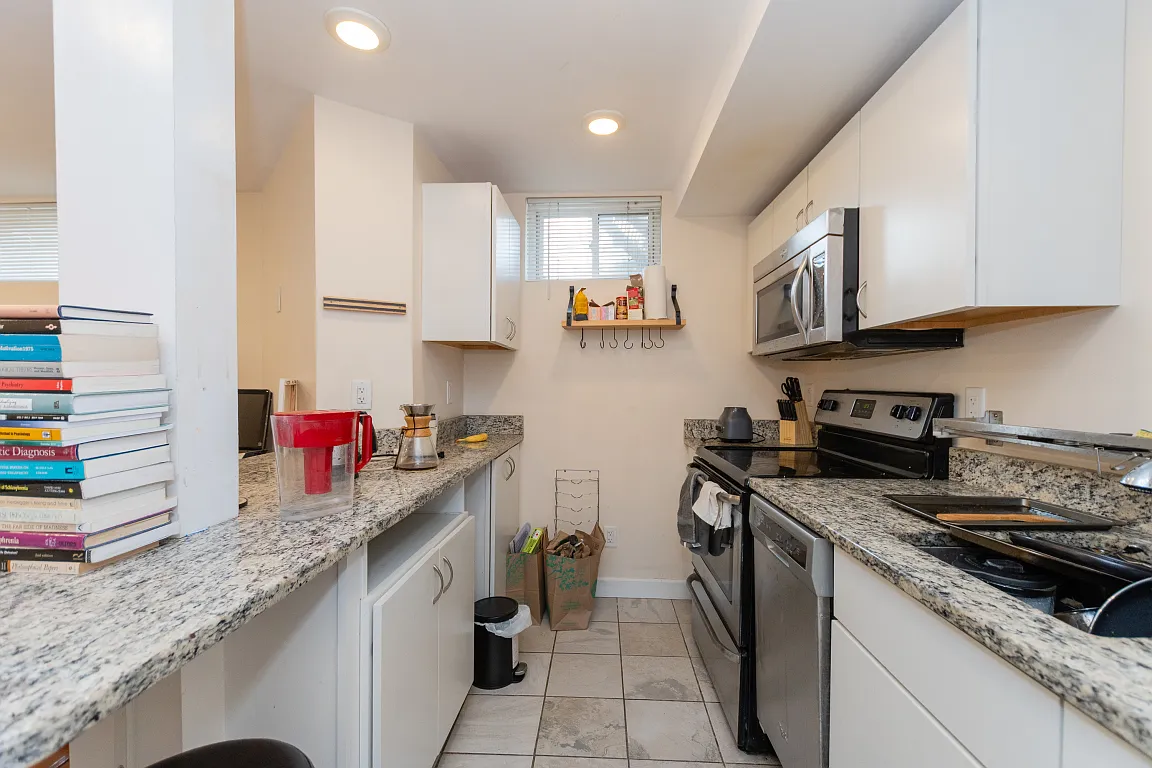 Studio, 200 sqft, $2,100 — Photo 4