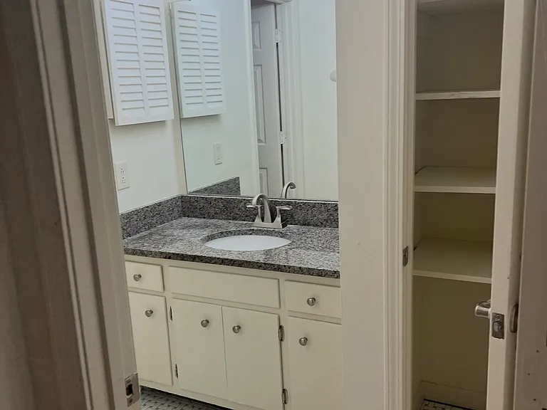 2905 Burch Ave #7 — Photo 36