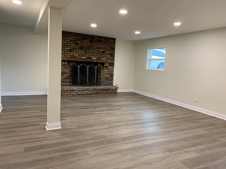 1000 E Irving Park Rd — Photo 14